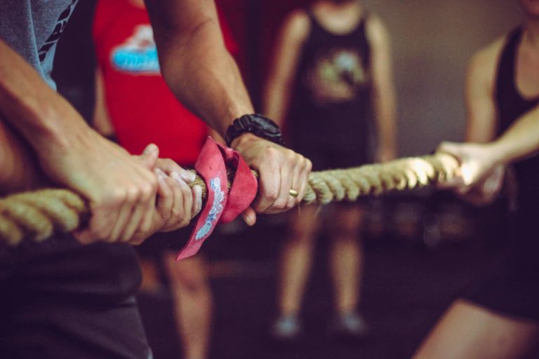 Une compétion de cross-fit en équipe